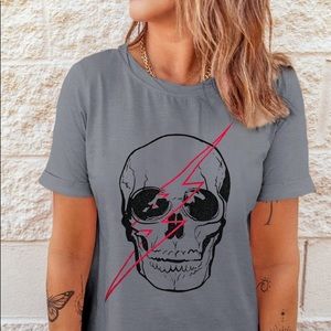 NWT Skull Lightning bolt graphic tee  Large